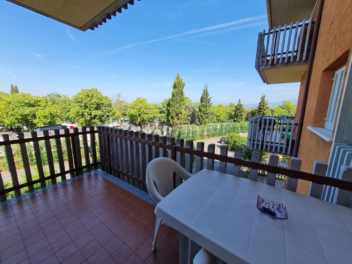 Easy Apartments Peschiera Песк'єра-дель-Гарда Екстер'єр фото